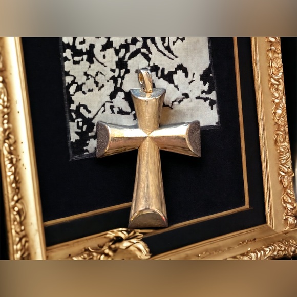 Vintage brushed gold large cross necklace pendant - Picture 2 of 6